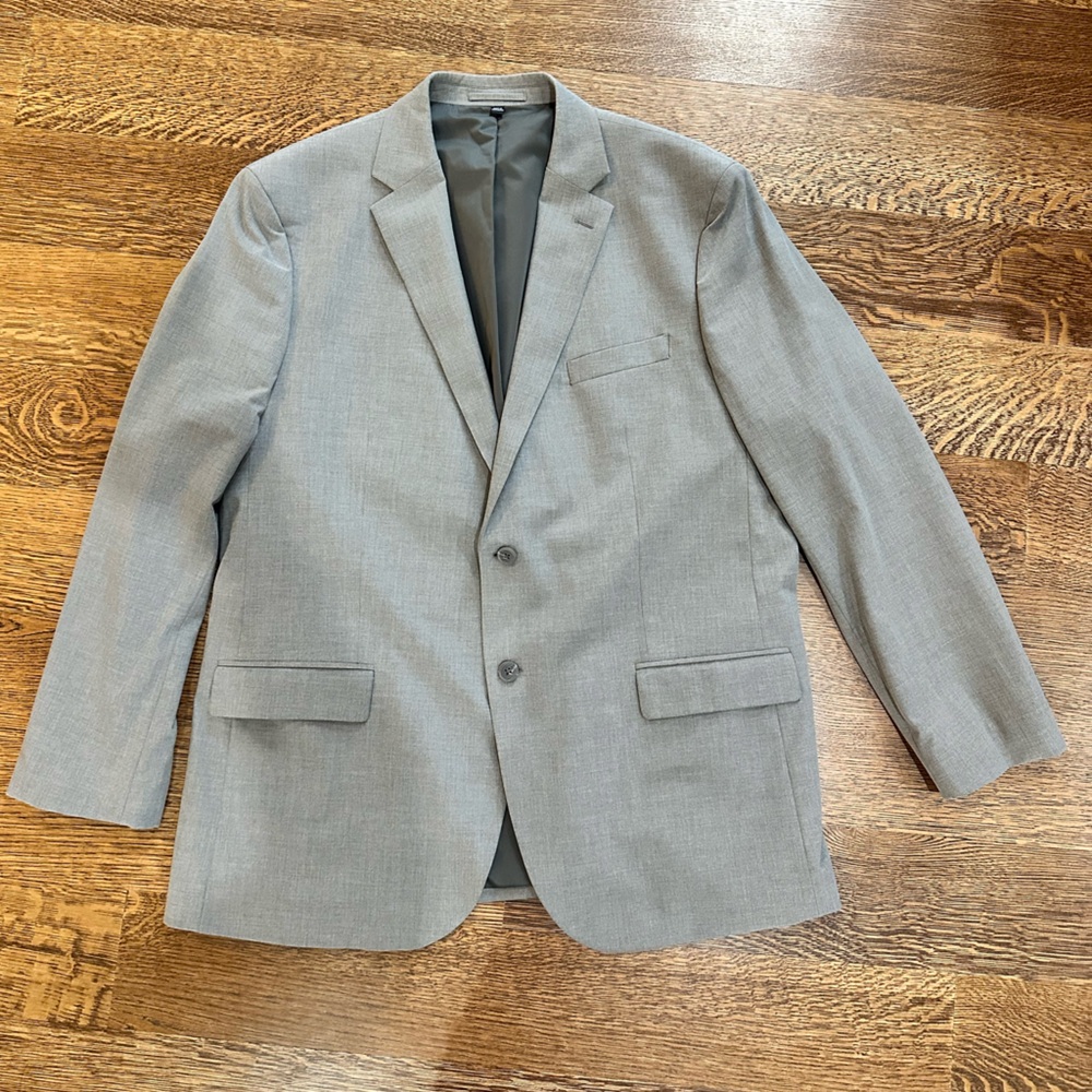 Men’s Joseph A Bank 48L gray blazer. Worn ones like new.